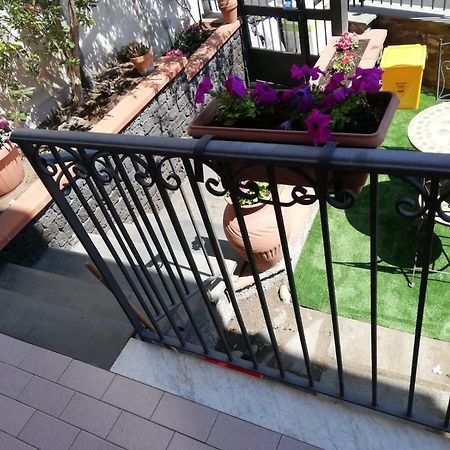 B & B Amici Dell'Etna นีโกโลซี ภายนอก รูปภาพ