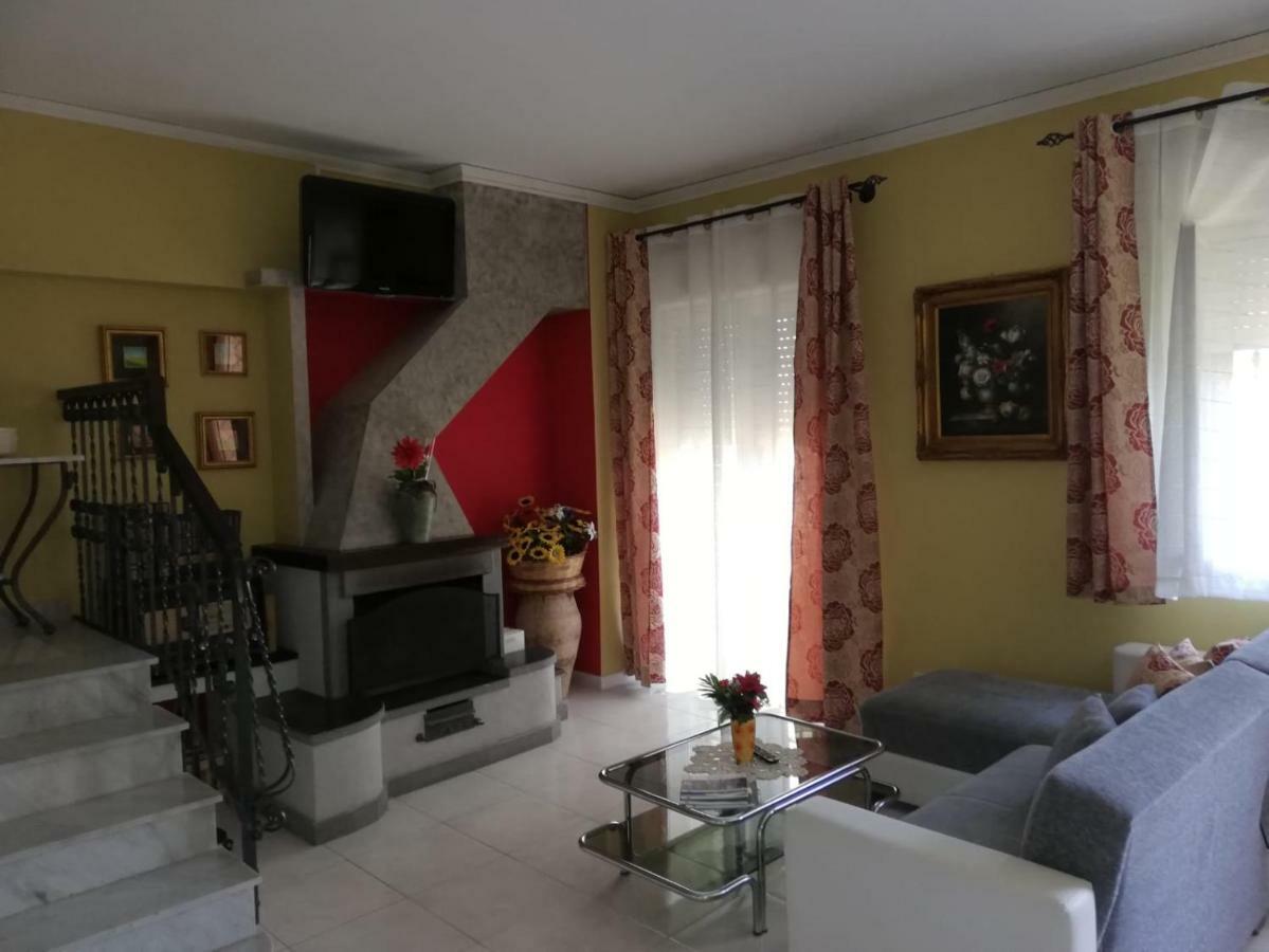 B & B Amici Dell'Etna นีโกโลซี ภายนอก รูปภาพ