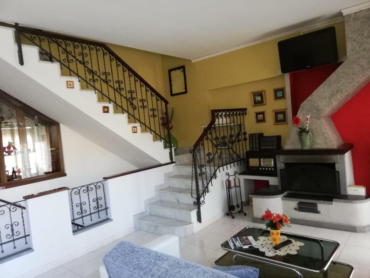 B & B Amici Dell'Etna นีโกโลซี ภายนอก รูปภาพ