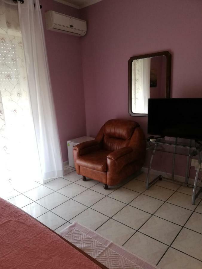 B & B Amici Dell'Etna นีโกโลซี ภายนอก รูปภาพ