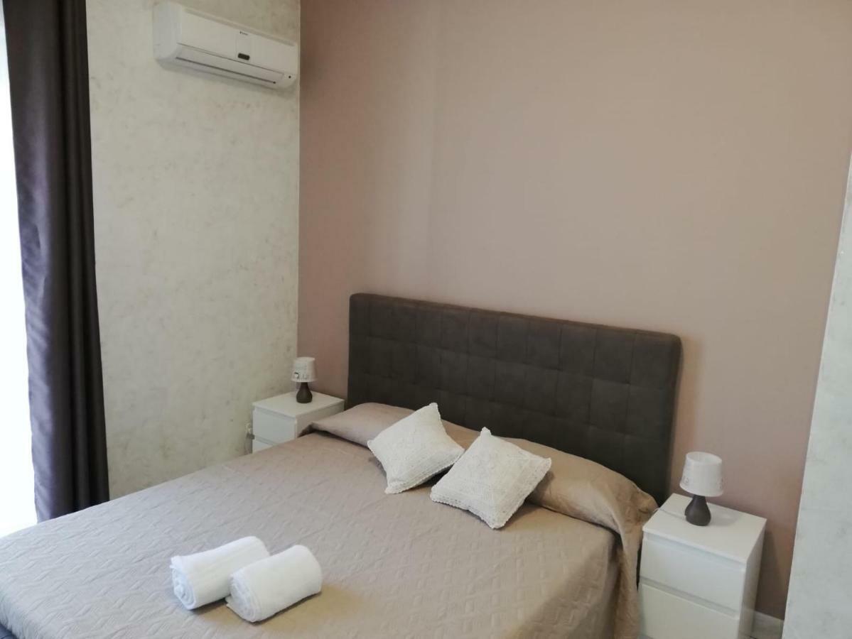 B & B Amici Dell'Etna นีโกโลซี ภายนอก รูปภาพ